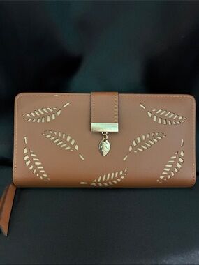 Wanderlust Leaf-Accent Tan Long Wallet with Gold Charm